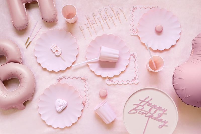Décoration de gâteau rose clair