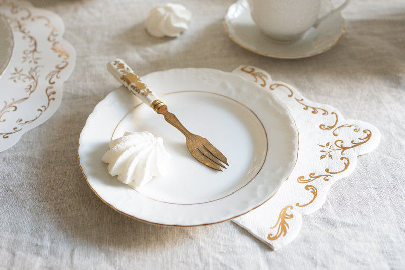 Elegant White & Gold Scalloped Napkins