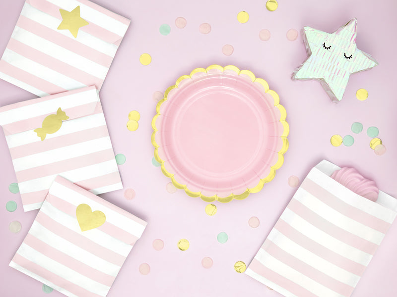 Assiettes en carton rose clair