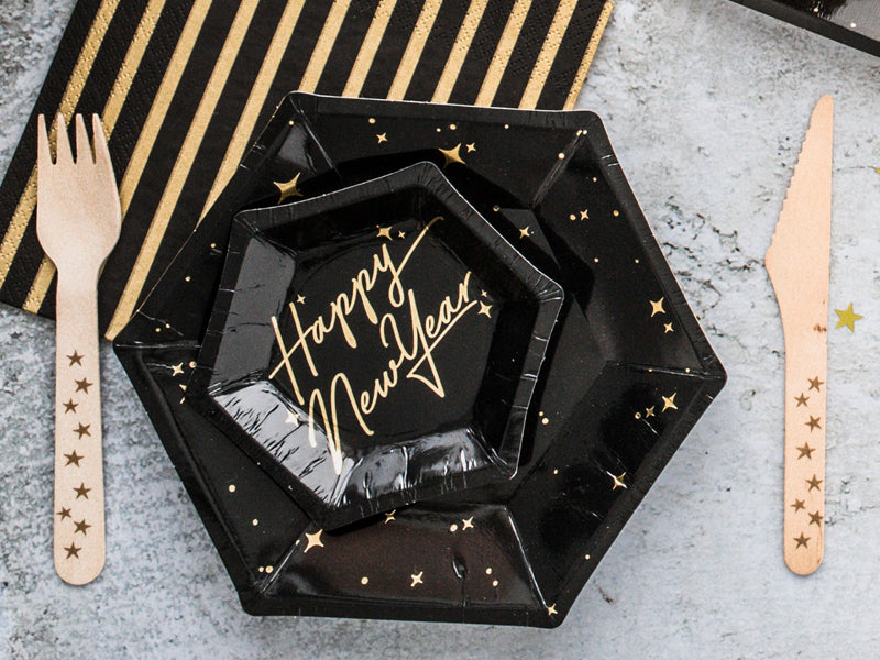 Assiettes en carton noires avec étoiles dorées