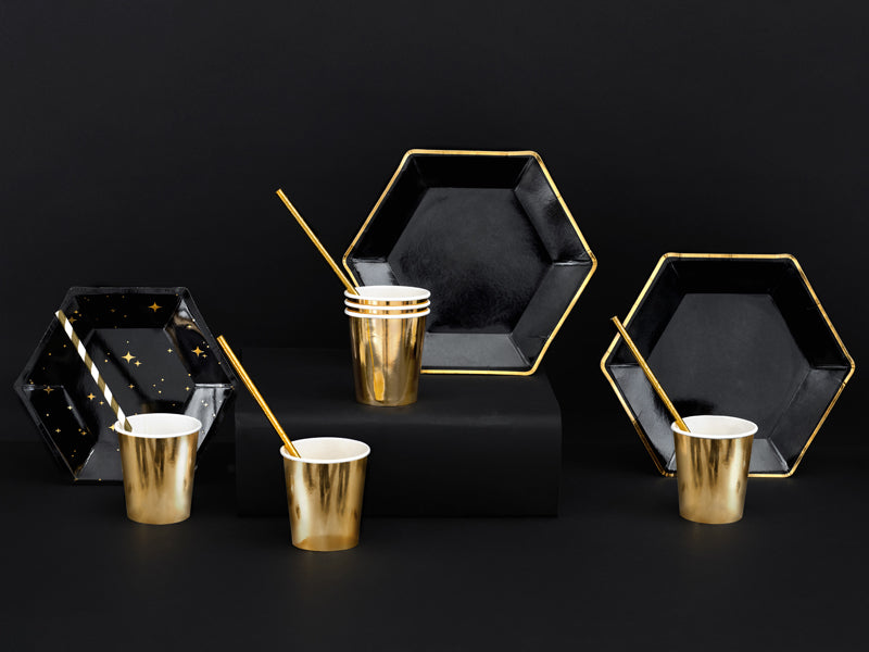 Assiettes en carton noires avec étoiles dorées