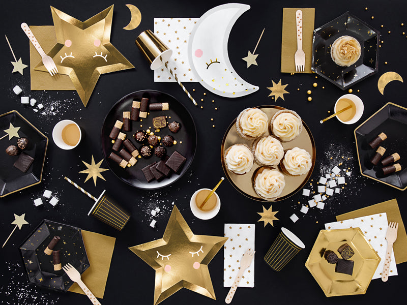 Assiettes en carton noires avec étoiles dorées