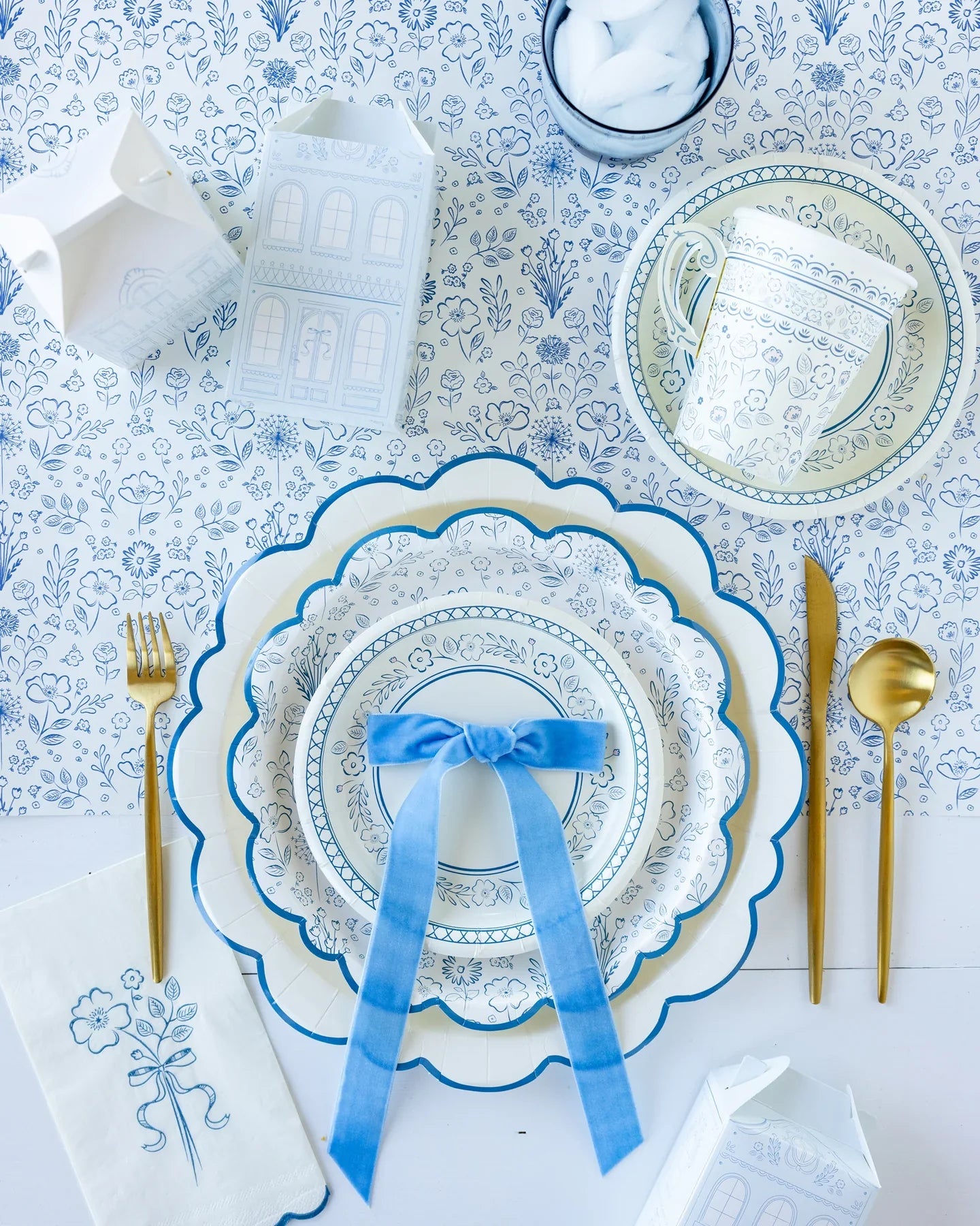 PEMBROKE FLOWER PAPER DINNER NAPKIN