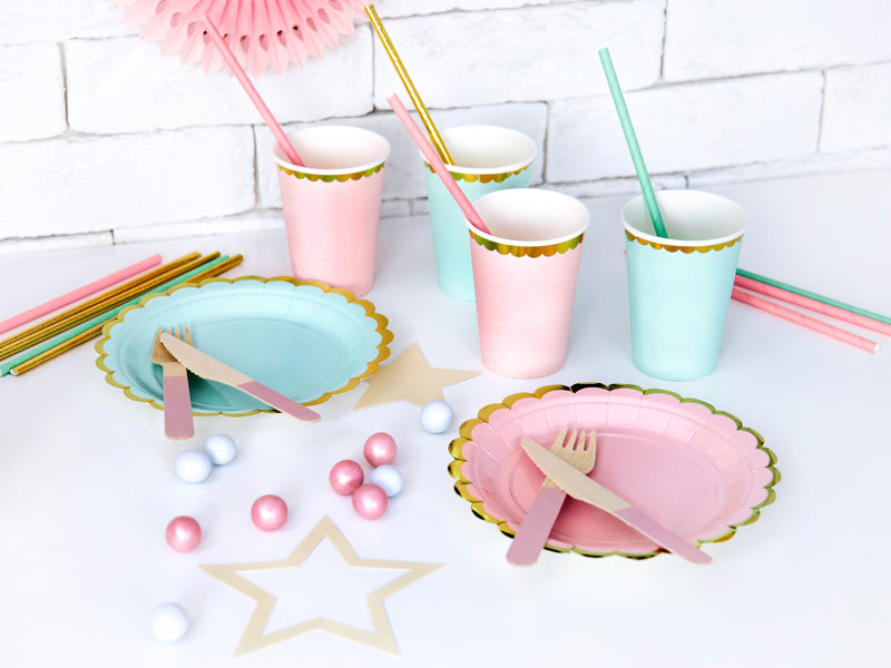 Assiettes en carton rose clair