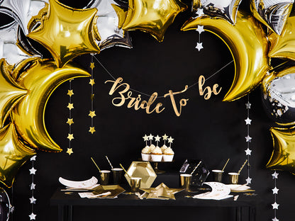 Assiettes en carton noires avec étoiles dorées